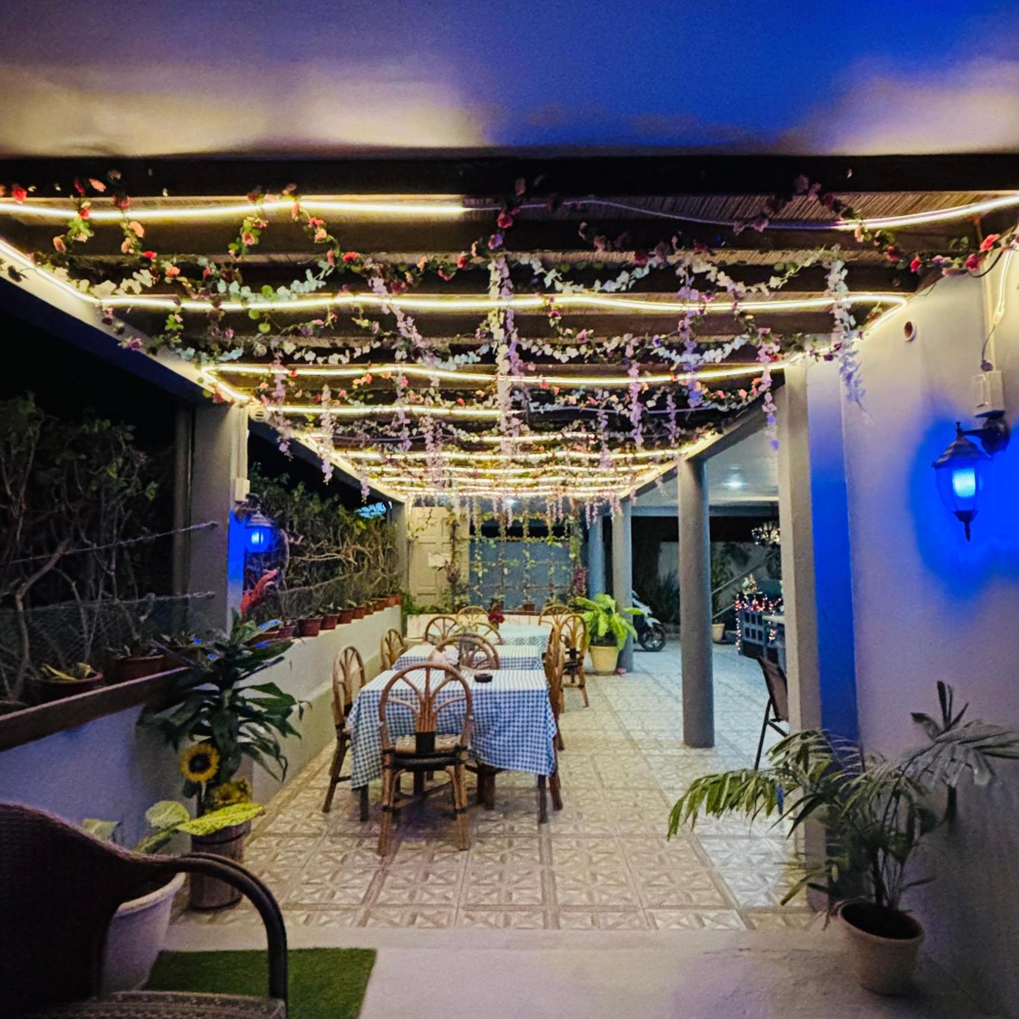 Hotel Sisters Inn Moalboal Esterno foto